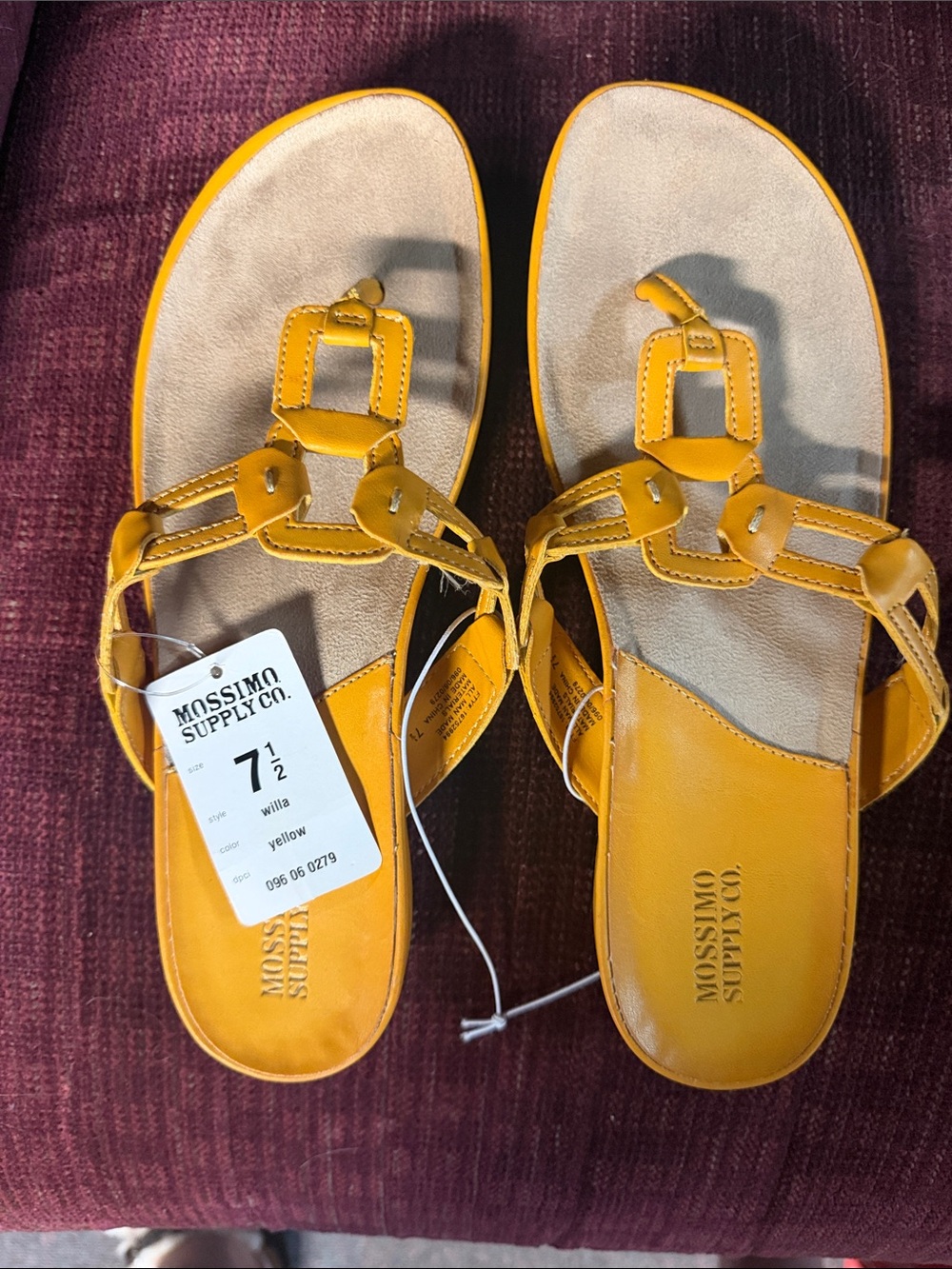 Mossimo Bright Yellow sandals 7.5M Willa